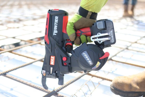 MAX RB441T Twin Tier Rebar Tying Tool 14.4V Lith-Ion Kit - Image 3