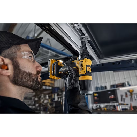 DEWALT DCF403B 20V MAX* XR® Brushless Cordless 3/16" Rivet Tool (Tool Only) - Image 7