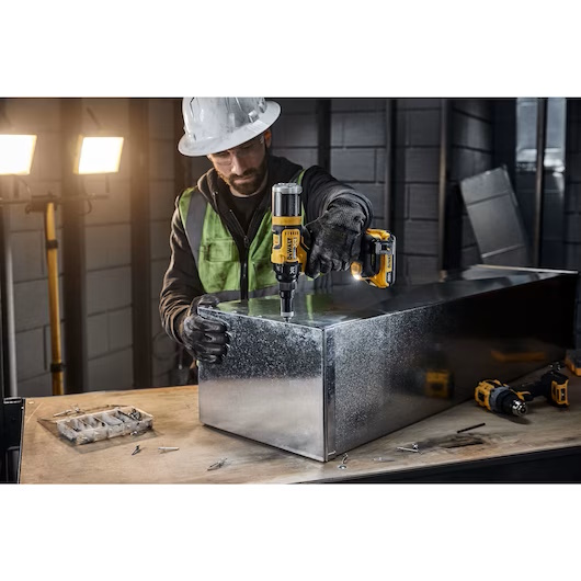DEWALT DCF403B 20V MAX* XR® Brushless Cordless 3/16" Rivet Tool (Tool Only) - Image 8