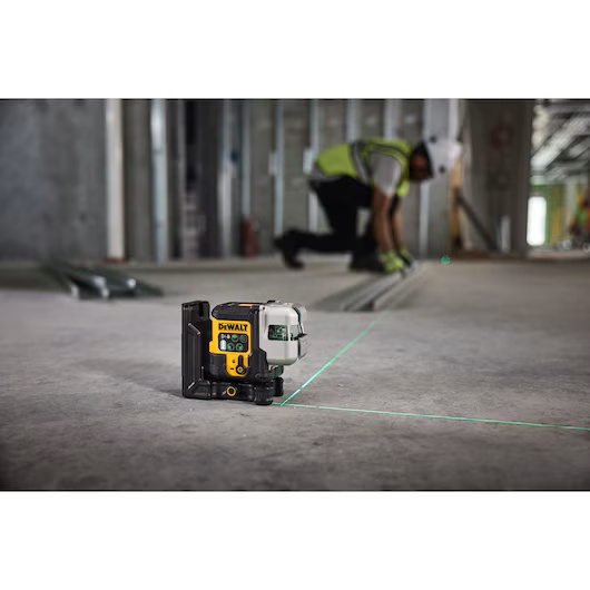 DEWALT DCLE14301GB USB Rechargeable Green 3x360 Line Laser Base Kit - Image 4