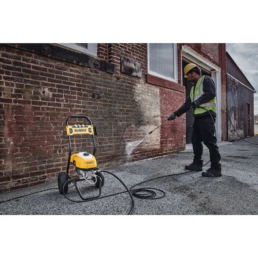 DEWALT DWPW2400-CA Pressure Washer 2,400 PSI, 1.1 GPM, 13 Amp, w/ 25' Hose - Image 5