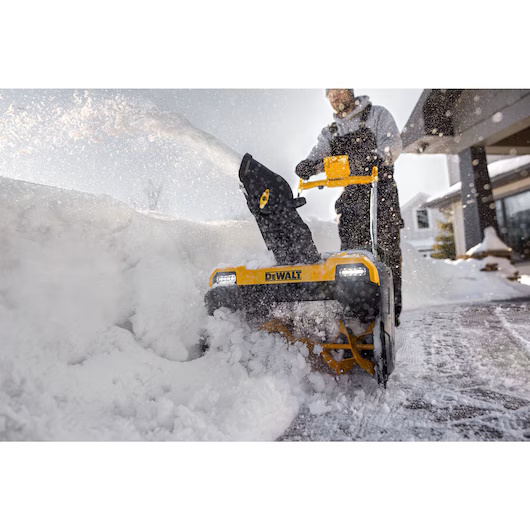 DEWALT DCSNP2142Y2-CA 60V 21" Snow Blower Kit - Image 11