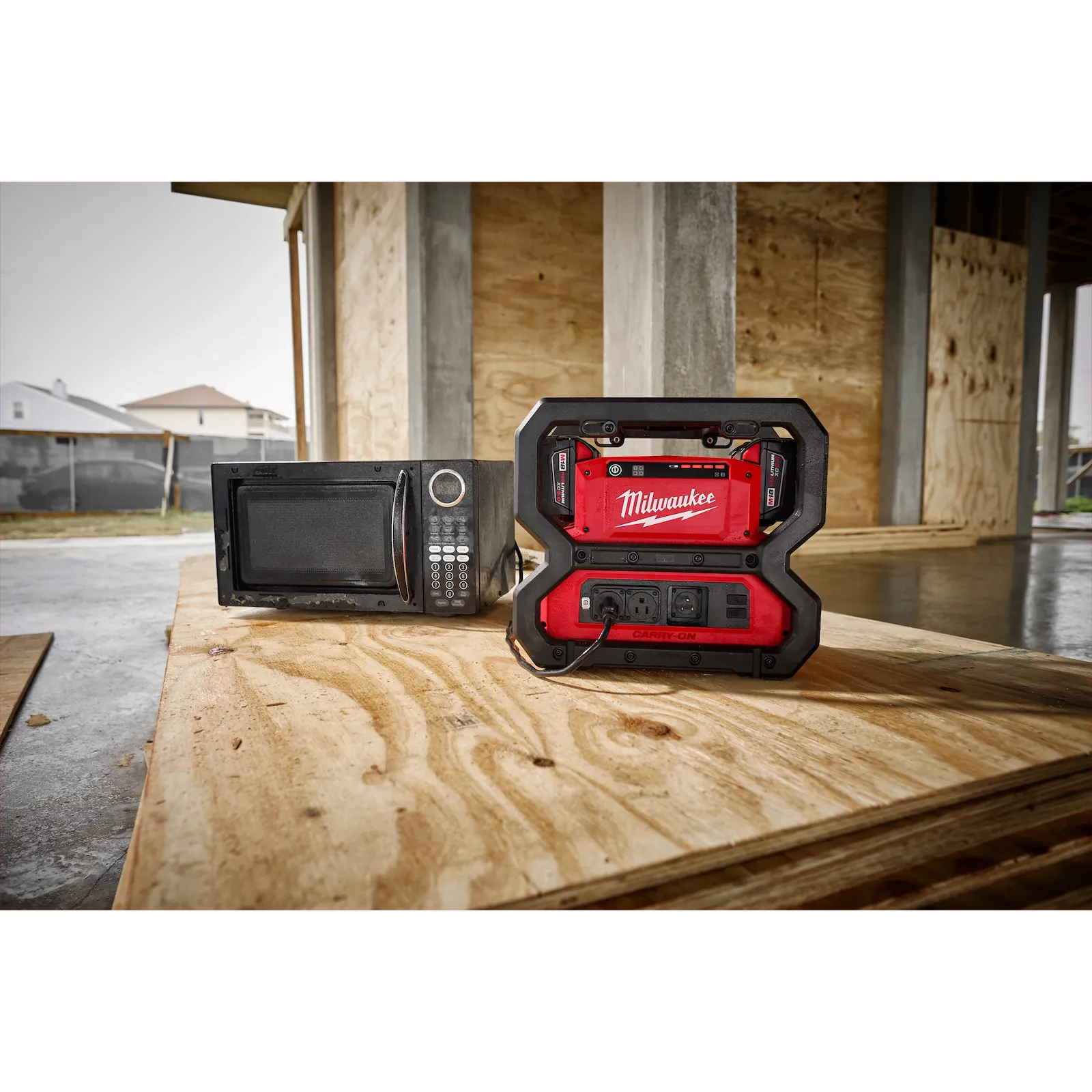 MILWAUKEE 2845-20 M18 Carry-On 3600W/1800W Power Supply - Image 11