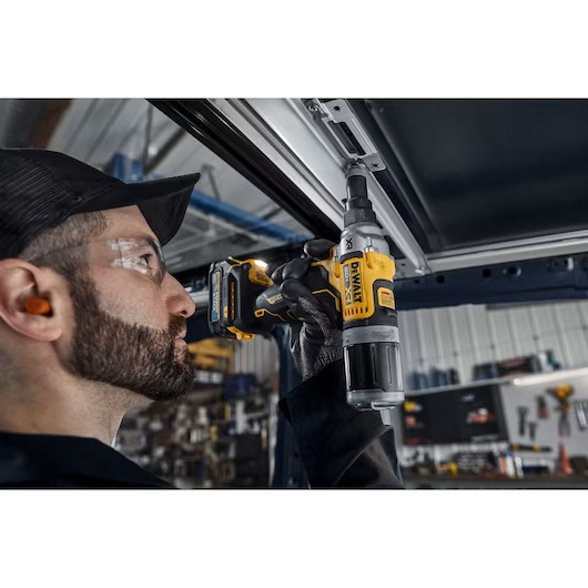 DEWALT DCF414B 20V MAX* XR® Brushless Cordless 1/4" Rivet Tool (Tool Only) - Image 7