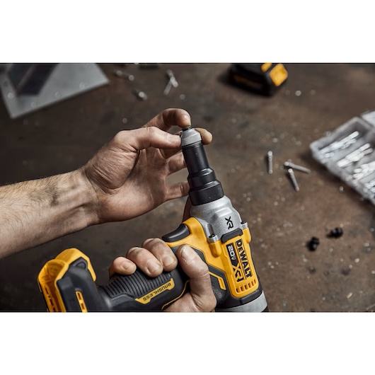 DEWALT DCF414B 20V MAX* XR® Brushless Cordless 1/4" Rivet Tool (Tool Only) - Image 9