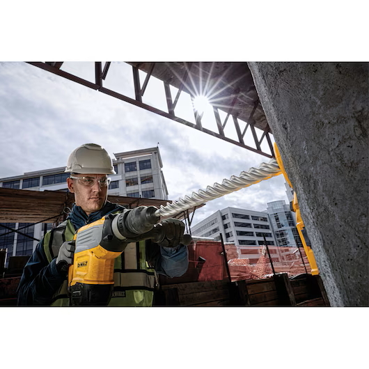 DEWALT DW5808 11/16" x 21-1/2" SDS Max High Impact Carbide 4 Cutter Drill Bits - Image 2