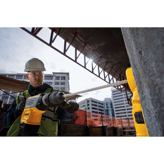 DEWALT DW5808 11/16" x 21-1/2" SDS Max High Impact Carbide 4 Cutter Drill Bits - Image 5