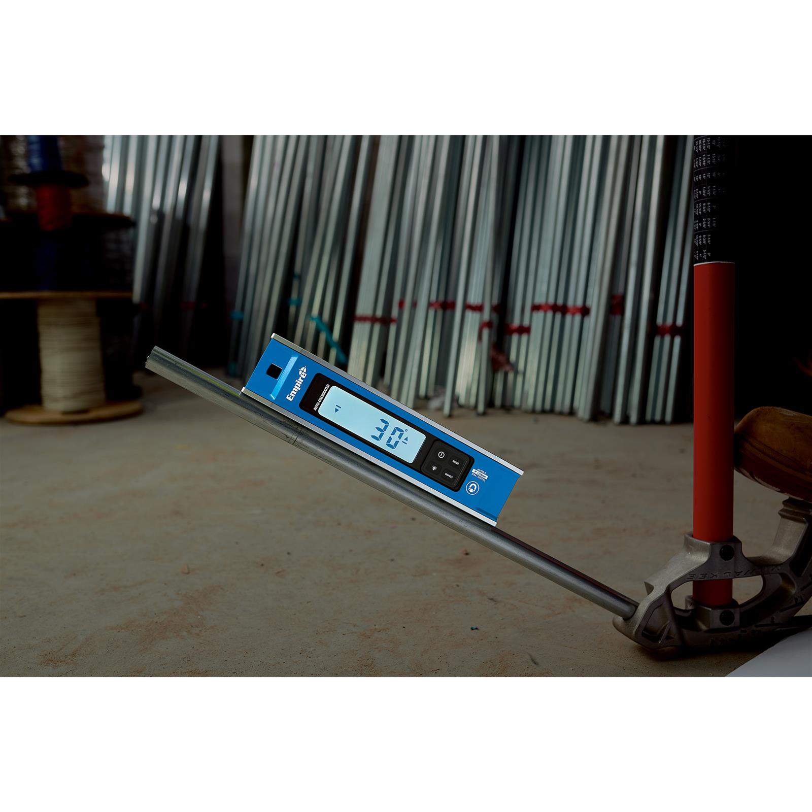 EMPIRE EM105.9 9" Magnetic Digital Torpedo Level - Image 3