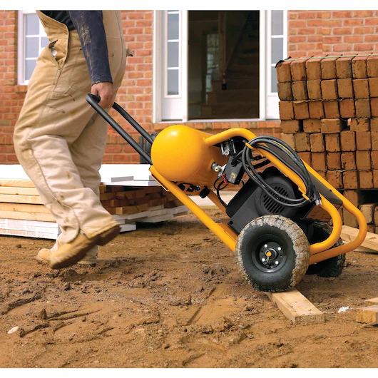 DEWALT D55146 1.6 HP Continuous 225 PSI 4.5 Gallon Compressor - Image 5