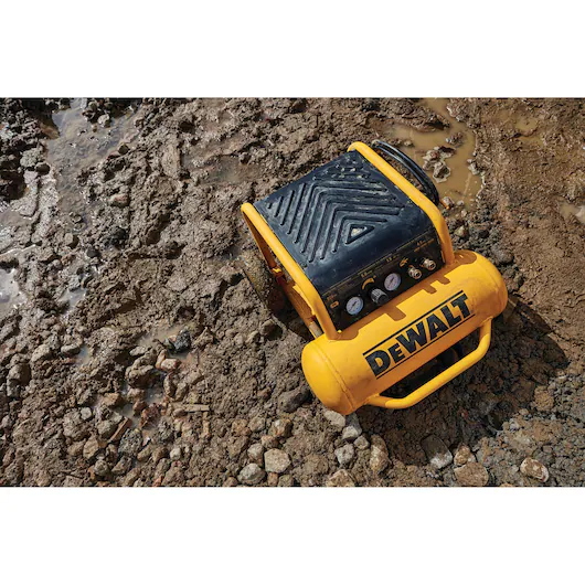 DEWALT D55146 1.6 HP Continuous 225 PSI 4.5 Gallon Compressor - Image 8