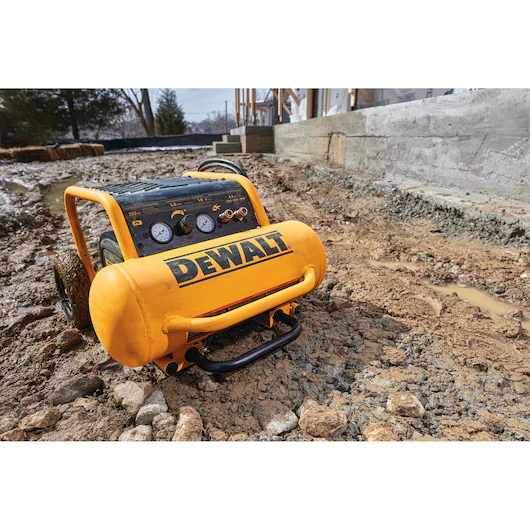DEWALT D55146 1.6 HP Continuous 225 PSI 4.5 Gallon Compressor - Image 9