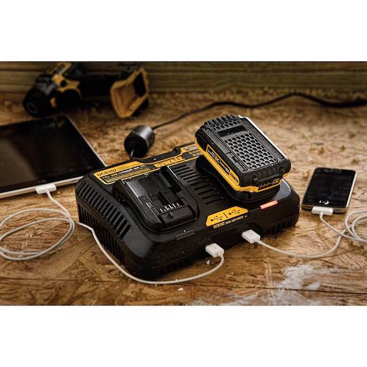DEWALT DCB102 12V/20V MAX Dual Port Battery Charger - Image 3