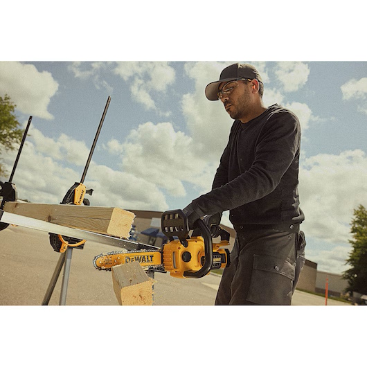 DEWALT DCCS621P1 20V MAX* 12 in Compact Brushless Cordless Chainsaw Kit - Image 6