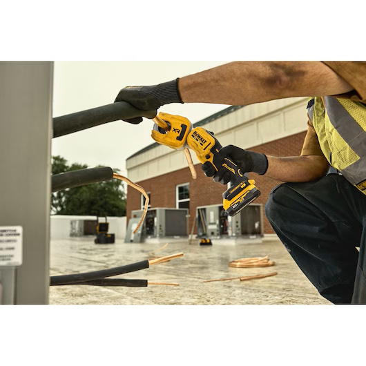 DEWALT DCE154B 20V MAX* XR 1-1/4 in Copper Tubing Cutter (Tool Only) - Image 12