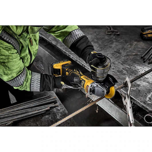 DEWALT 20V XR BL 4-1/2"-5" Angle Grinder 9000 RPM Kit w/ 1-8.0Ah XR Batt & Ch - Image 7