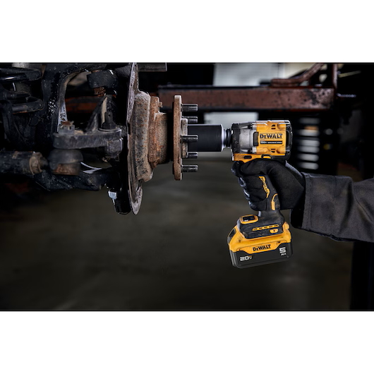 DEWALT DCF923P2 20V MAX Atomic 3/8" Impact Wrench w/Hog Ring Anvil Kit - Image 4