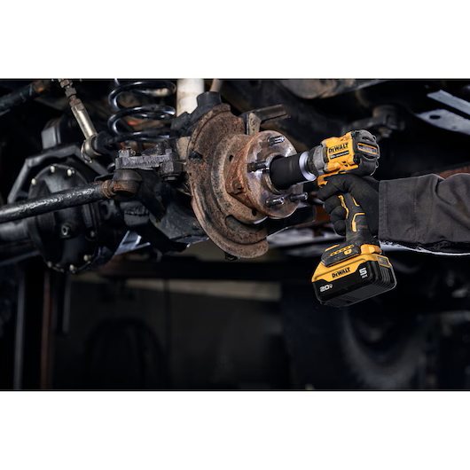 DEWALT DCF923P2 20V MAX Atomic 3/8" Impact Wrench w/Hog Ring Anvil Kit - Image 5