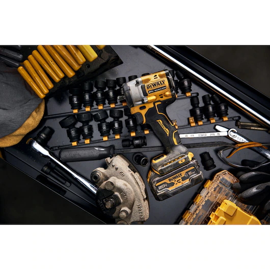 DEWALT DCF923P2 20V MAX Atomic 3/8" Impact Wrench w/Hog Ring Anvil Kit - Image 8