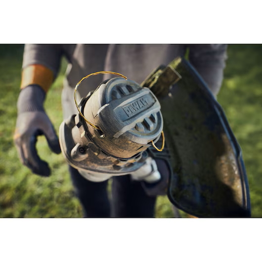 DEWALT DCST926P1 20V MAX* Brushless Cordless Foldable String Trimmer Kit - Image 12