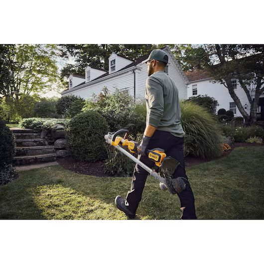 DEWALT DCST926P1 20V MAX* Brushless Cordless Foldable String Trimmer Kit - Image 8