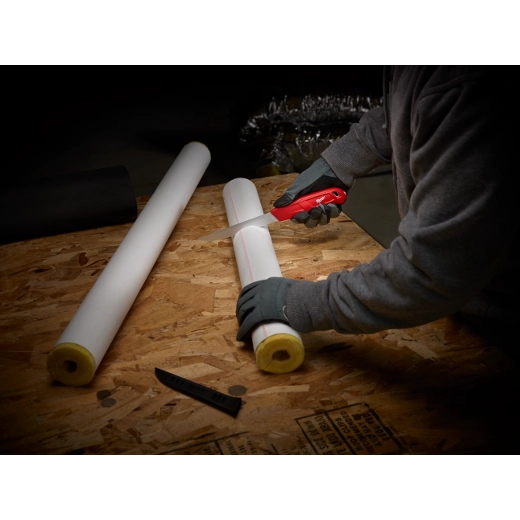 MILWAUKEE 48-22-1921 Smooth Blade Insulation Knife - Image 4