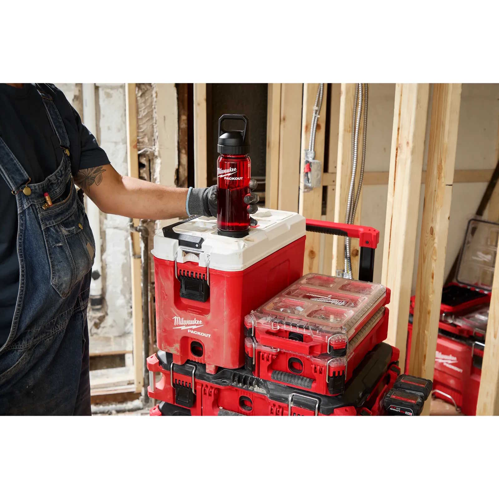 MILWAUKEE 48-22-8371R Packout 25oz Bottle with Chug Lid - Red - Image 5
