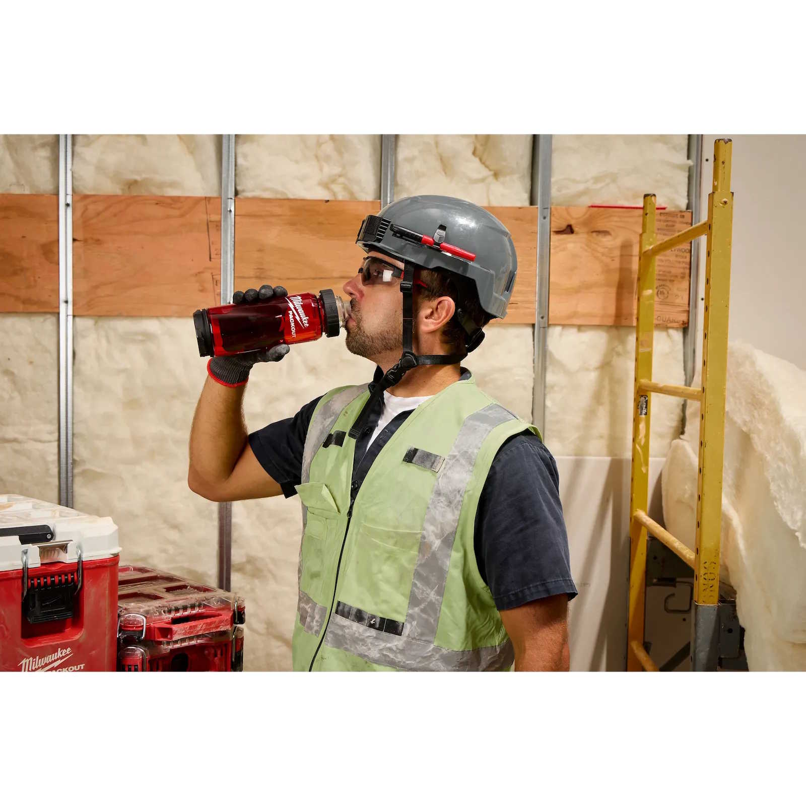 MILWAUKEE 48-22-8371R Packout 25oz Bottle with Chug Lid - Red - Image 8