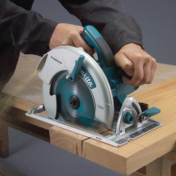 MAKITA 5008MGA 8-1/4" Circular Saw w/3" cutting depth - Image 3