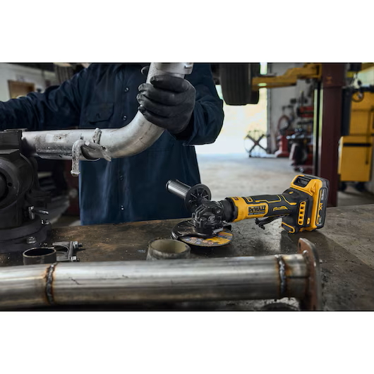 DEWALT DCG402B ATOMIC COMPACT SERIES™ 20V MAX* 4.5 in. Angle Grinder (Tool Only) - Image 11