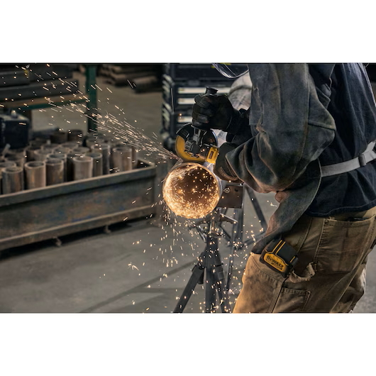 DEWALT DCG402B ATOMIC COMPACT SERIES™ 20V MAX* 4.5 in. Angle Grinder (Tool Only) - Image 6