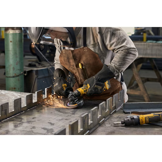 DEWALT DCG402B ATOMIC COMPACT SERIES™ 20V MAX* 4.5 in. Angle Grinder (Tool Only) - Image 8