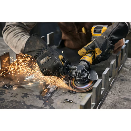DEWALT DCG402B ATOMIC COMPACT SERIES™ 20V MAX* 4.5 in. Angle Grinder (Tool Only) - Image 9
