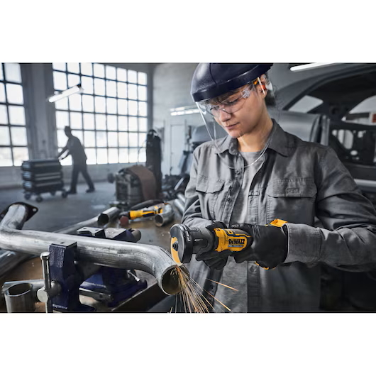DEWALT DCG430B ATOMIC COMPACT SERIES™ 20V MAX* 3" Cut-Off Tool (Tool Only) - Image 8