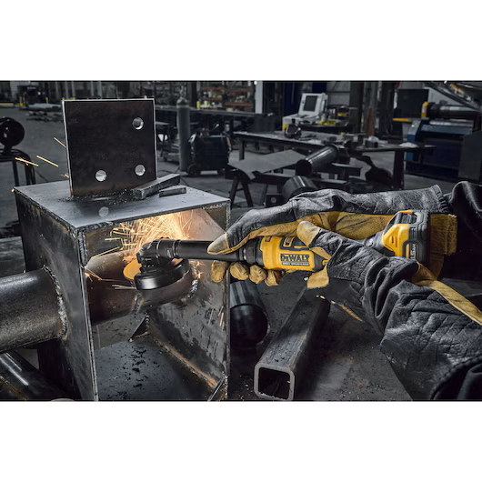DEWALT ATOMIC COMPACT SERIES 20V MAX 4" Extended Cut-Off Tool (Tool Only) - Image 7