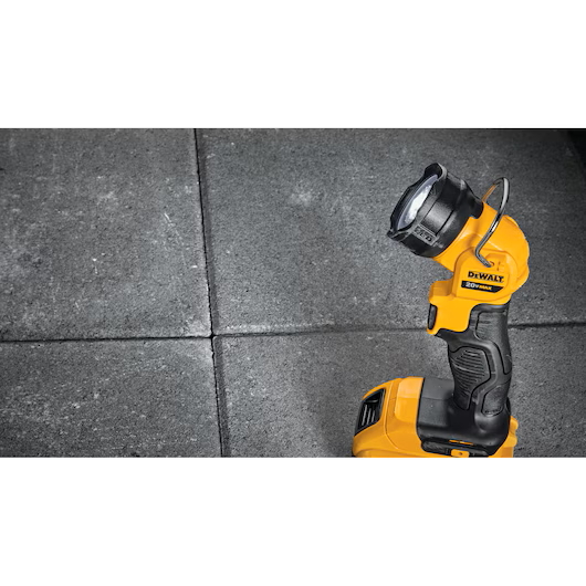 DEWALT DCL040 20V MAX Li-Ion LED Work Light (Tool Only) - Image 11