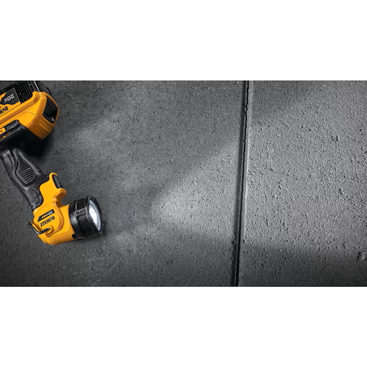 DEWALT DCL040 20V MAX Li-Ion LED Work Light (Tool Only) - Image 12
