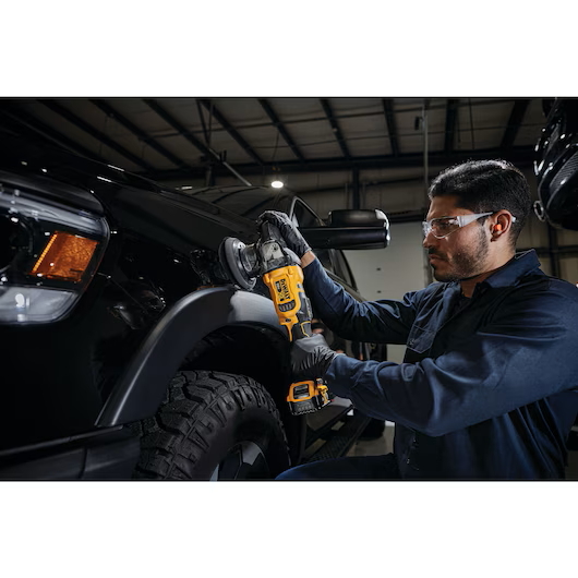 DEWALT DCM848P2 20V MAX XR 5" Dual Action Polisher Kit w/2 - 5.0Ah Battereis - Image 6