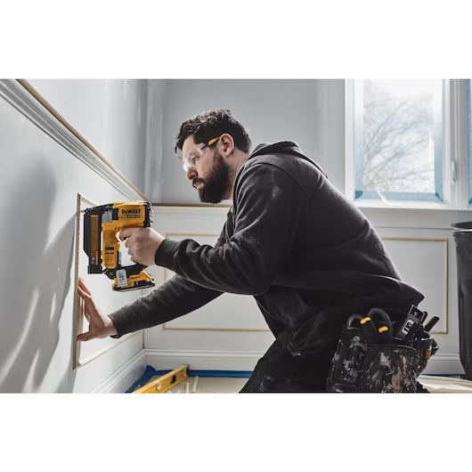 DEWALT DCN623D1 ATOMIC COMPACT SERIES 20V MAX* BL Cordless 23 Ga. Pin Nailer Kit - Image 6