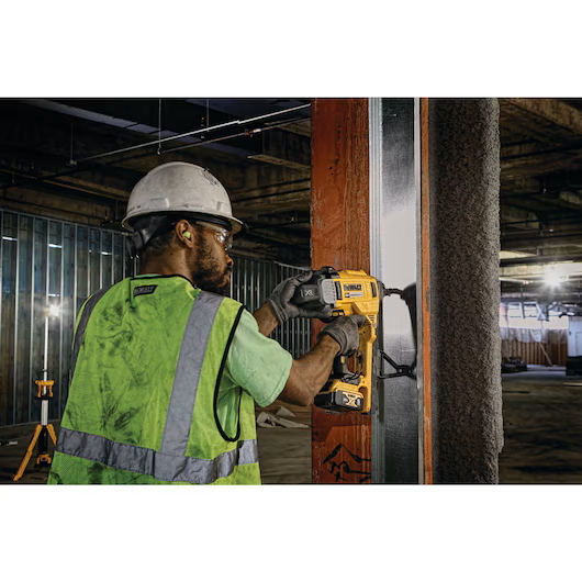 DEWALT DCN891B 20V Cordless Concrete Nailer (Tool Only) - Image 6