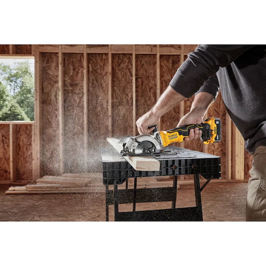 DEWALT DCS571B 20V ATOMIC Compact 4-1/2" Circular Saw (Tool Only) - Image 8