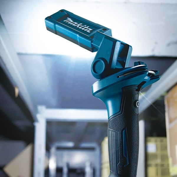 MAKITA DML816X 18V LXT Cordless 500 lm LED Flashlight with Lamp Shade - Image 2