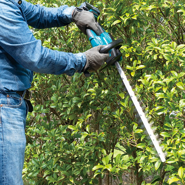 MAKITA DUH606Z 18V LXT Brushless 24" Hedge Trimmer (Tool Only) - Image 2
