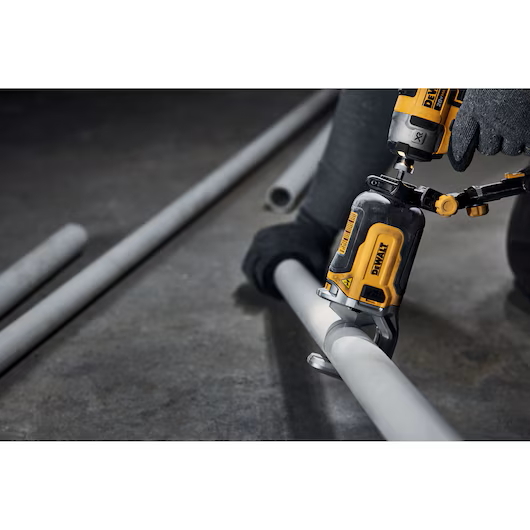 DEWALT DWAPVCIR Impact Connect PCV/PEX Pipe Cutter Attachment - Image 3