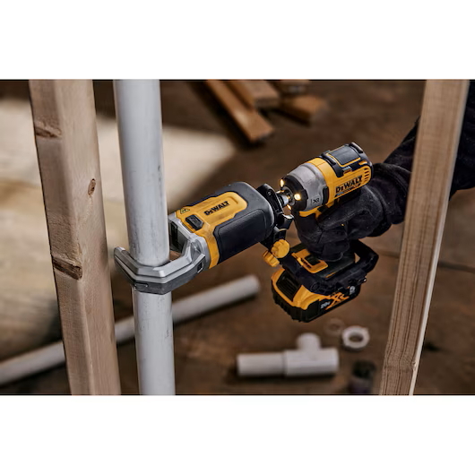 DEWALT DWAPVCIR Impact Connect PCV/PEX Pipe Cutter Attachment - Image 4