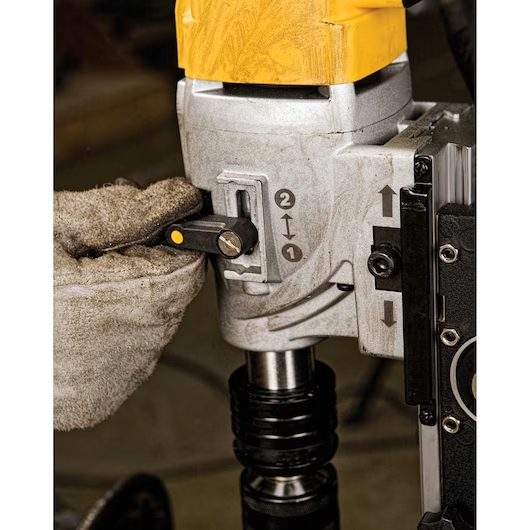 DEWALT DWE1622K - 2" 2-Speed Magnetic Drill Press - Image 3