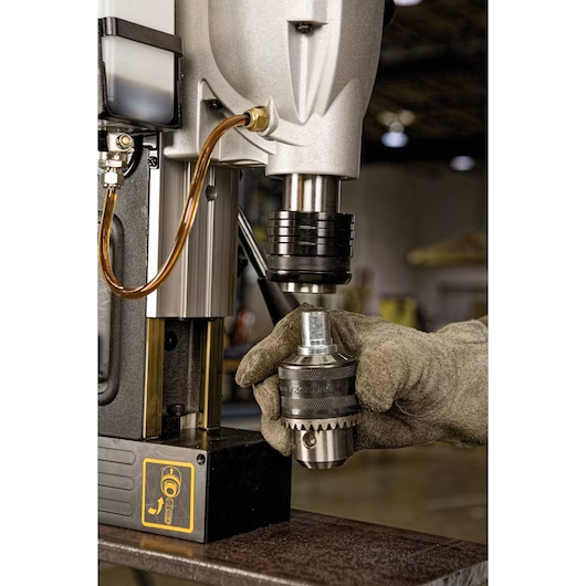 DEWALT DWE1622K - 2" 2-Speed Magnetic Drill Press - Image 4