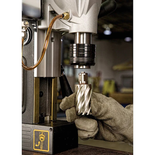DEWALT DWE1622K - 2" 2-Speed Magnetic Drill Press - Image 5