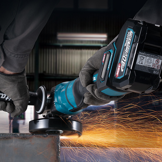 MAKITA GA050GZ 40Vmax XGT Brushless 5" Angle Grinder w/Paddle Switch (Tool Only) - Image 3