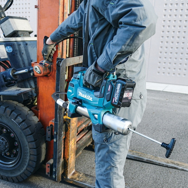 MAKITA GP001GZ 40Vmax XGT Brushless Grease Gun 10,000 PSI (Tool Only) - Image 3
