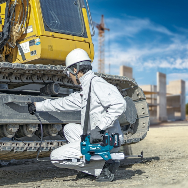 MAKITA GP001GZ 40Vmax XGT Brushless Grease Gun 10,000 PSI (Tool Only) - Image 4